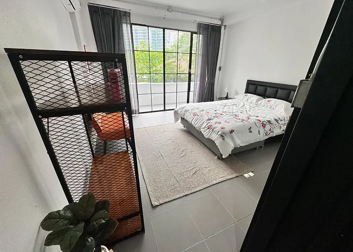 Modern Sukhumvit House Near Phrakanong Bts Station *